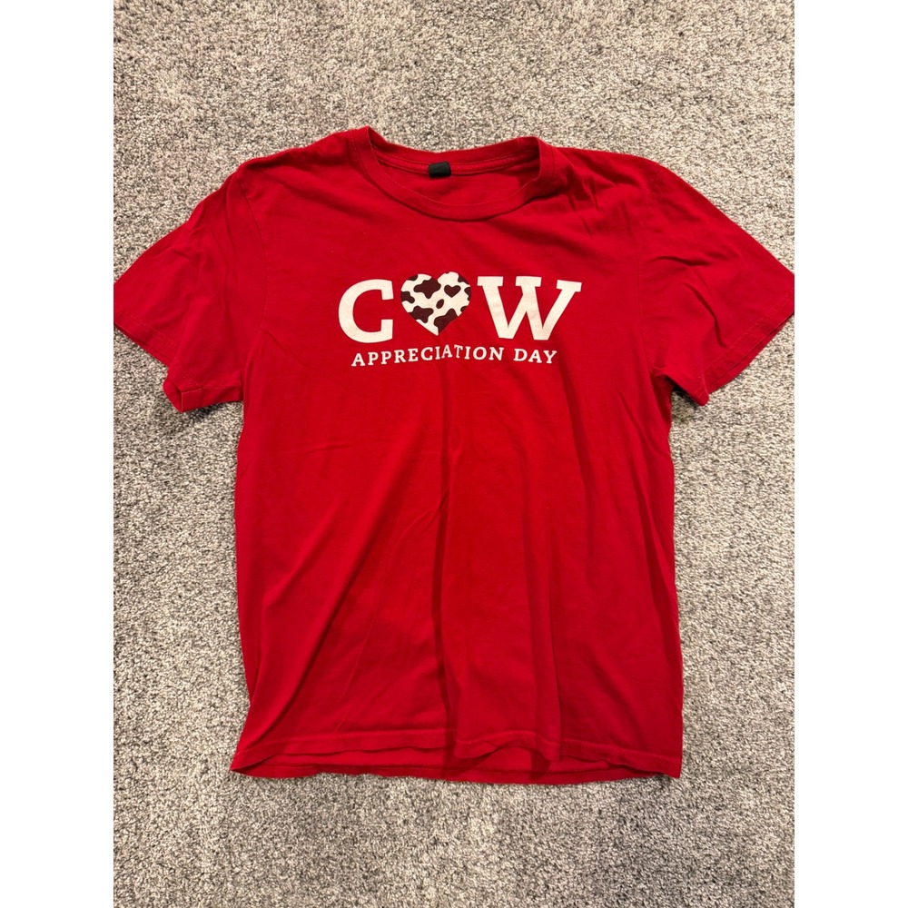 Chick fil A Cow Appreciation Day 2017 T-Shirt Mens Large Red Employee Uniform